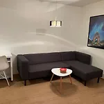 Spacious Apartment- Walking Distance To Citycenter 아파트