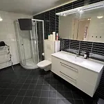 Spacious Apartment- Walking Distance To Citycenter 트롬쇠