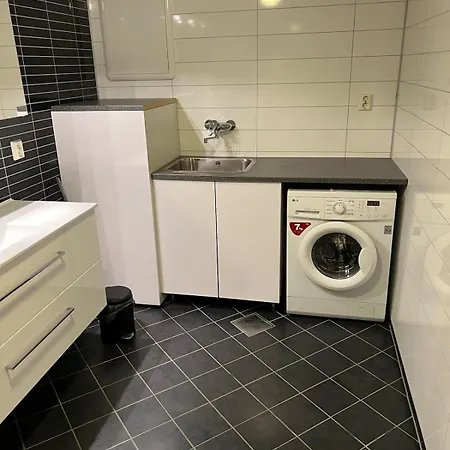 Spacious Apartment- Walking Distance To Citycenter *