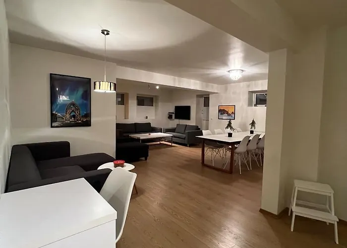 Spacious Apartment- Walking Distance To Citycenter Τρόμσο