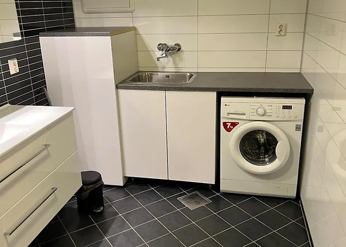 Spacious Apartment- Walking Distance To Citycenter *